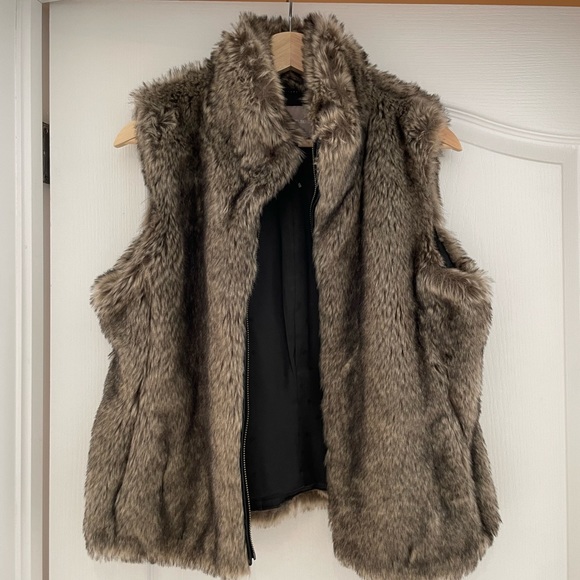 Faux fur vest - Banana Repulic size small - Picture 1 of 2